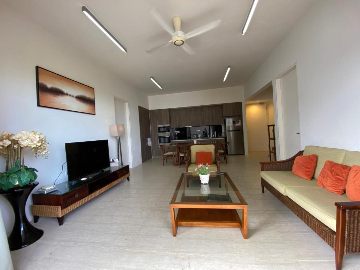 By The Sea@ Cozy Beachfront Home Batu Feringgi Ngoại thất bức ảnh
