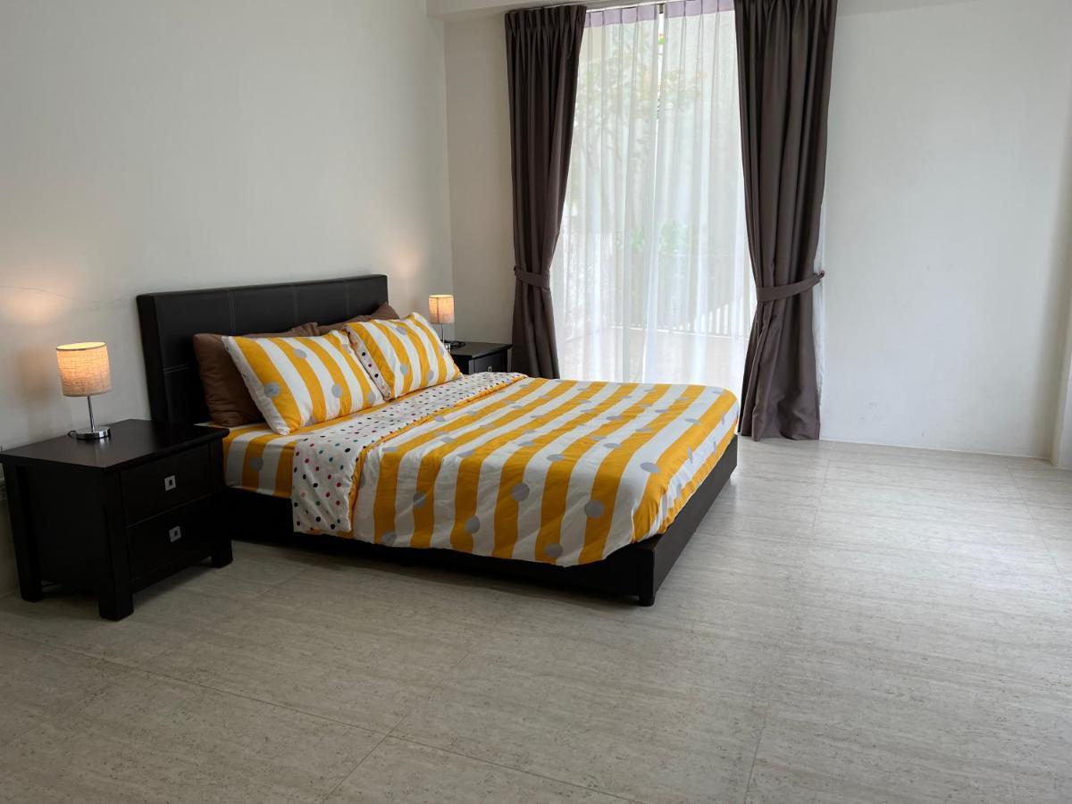 By The Sea@ Cozy Beachfront Home Batu Feringgi Ngoại thất bức ảnh