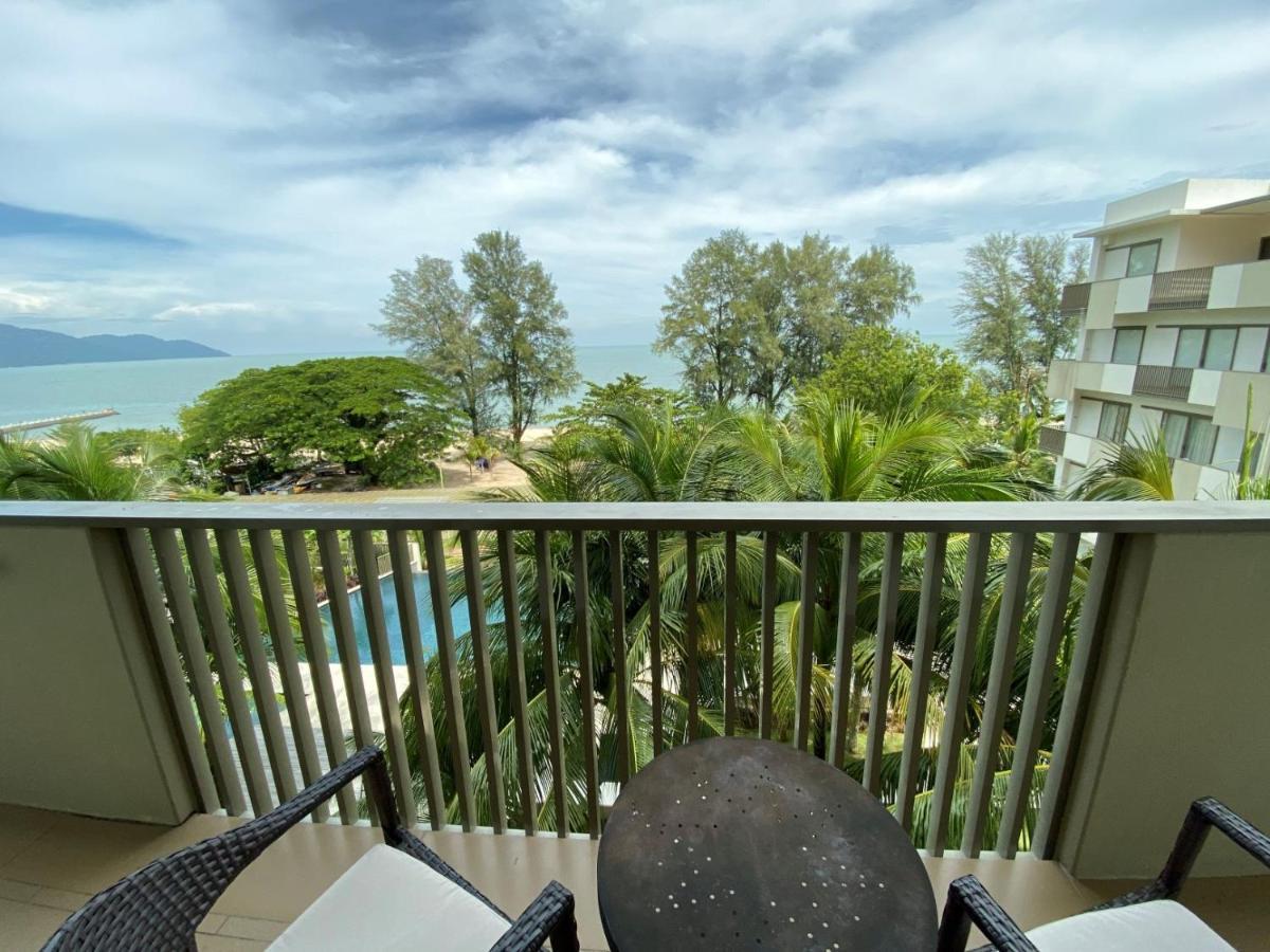 By The Sea@ Cozy Beachfront Home Batu Feringgi Ngoại thất bức ảnh