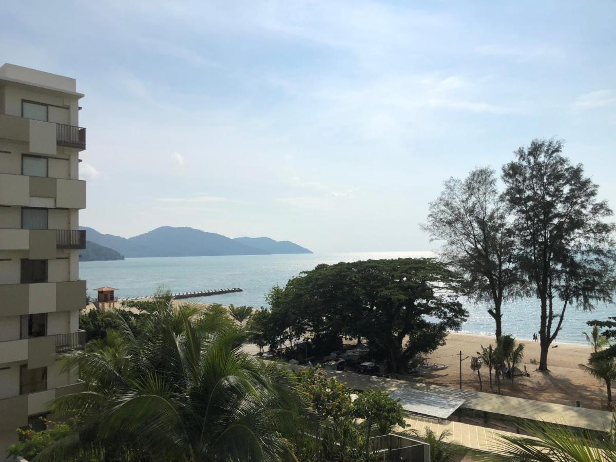 By The Sea@ Cozy Beachfront Home Batu Feringgi Ngoại thất bức ảnh