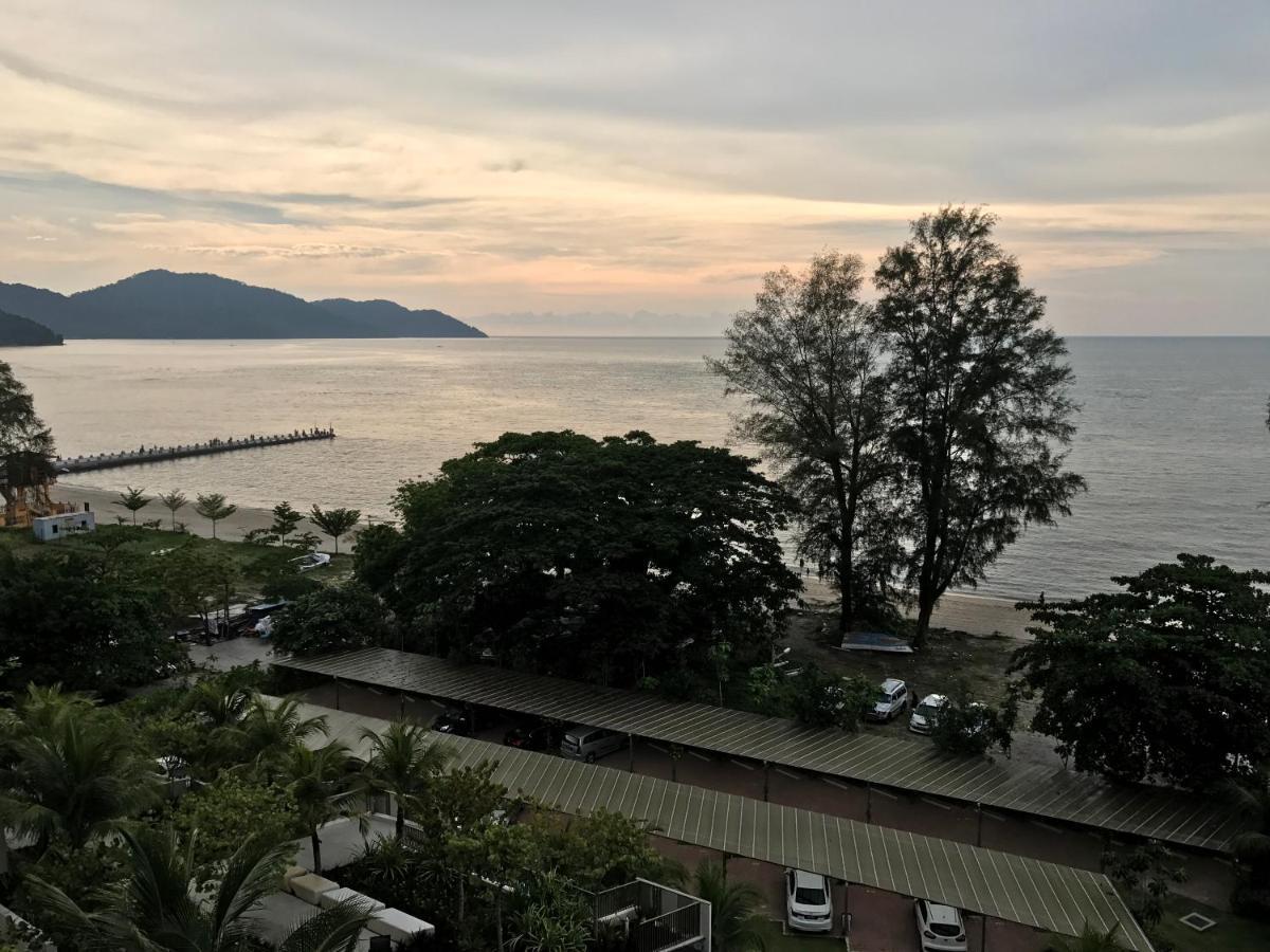 By The Sea@ Cozy Beachfront Home Batu Feringgi Ngoại thất bức ảnh