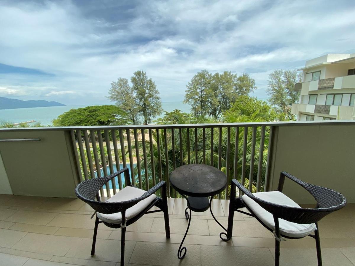 By The Sea@ Cozy Beachfront Home Batu Feringgi Ngoại thất bức ảnh
