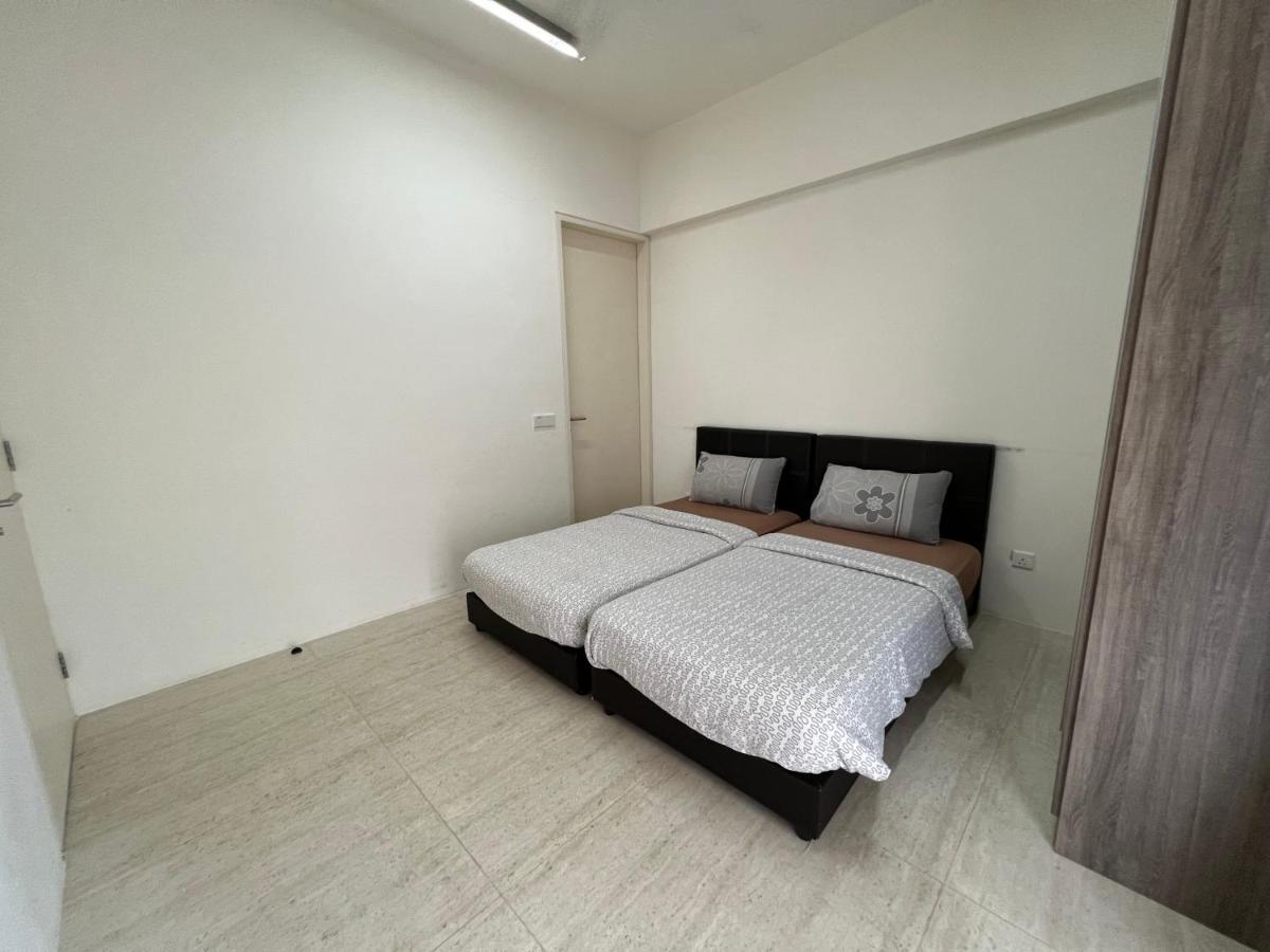 By The Sea@ Cozy Beachfront Home Batu Feringgi Ngoại thất bức ảnh